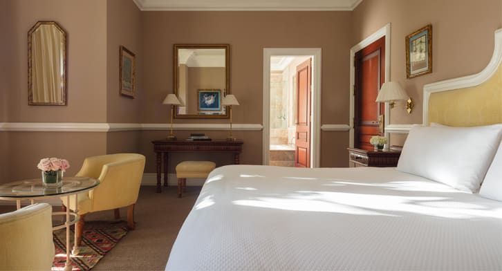 Deluxe bedroom at Anantara Villa Padierna Palace