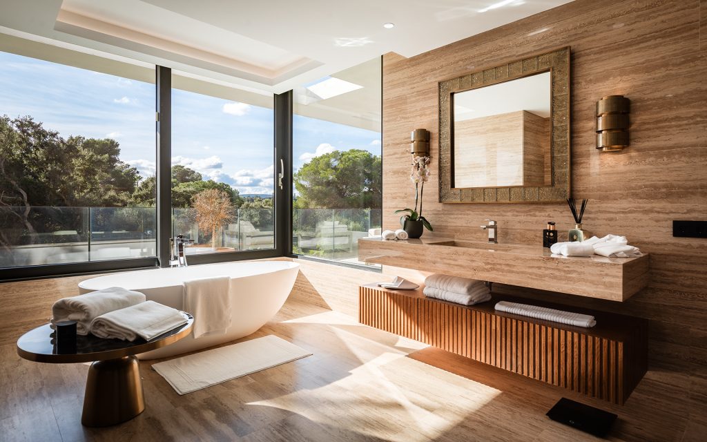 Bathroom overlooking the garden — Casa La Colina