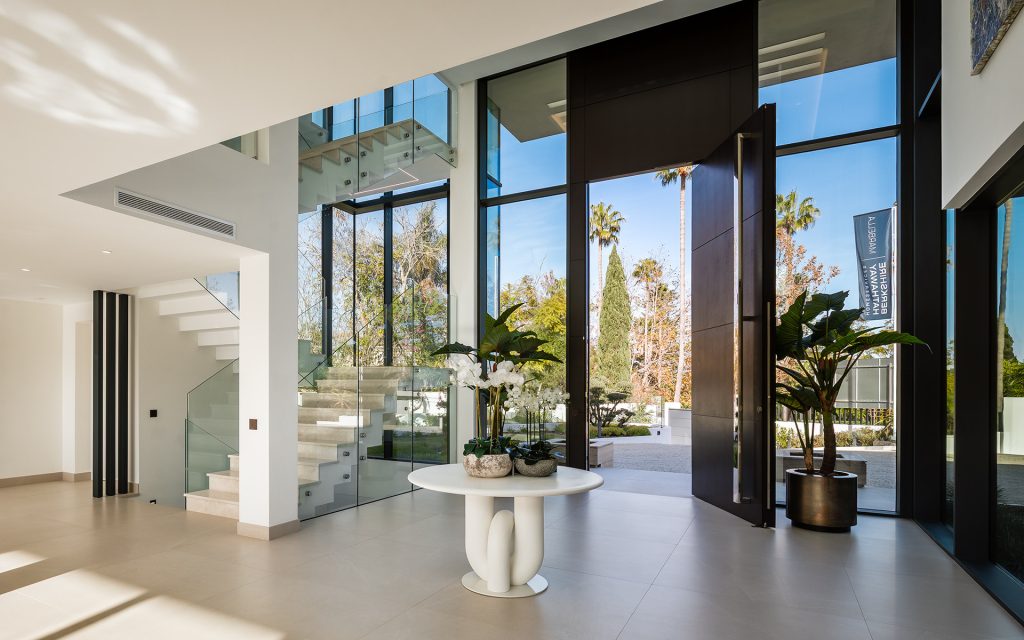 Glazed entrance hall — Casa La Colina