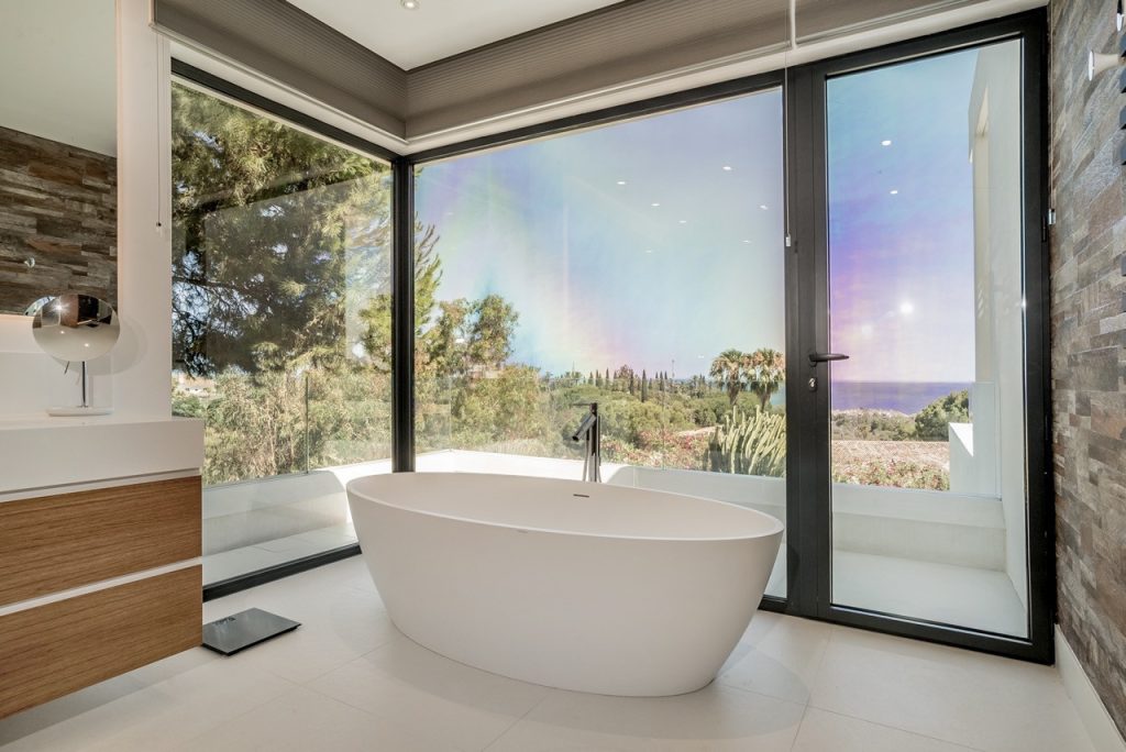 Bathroom overlooking the garden — Golden Mile Residence