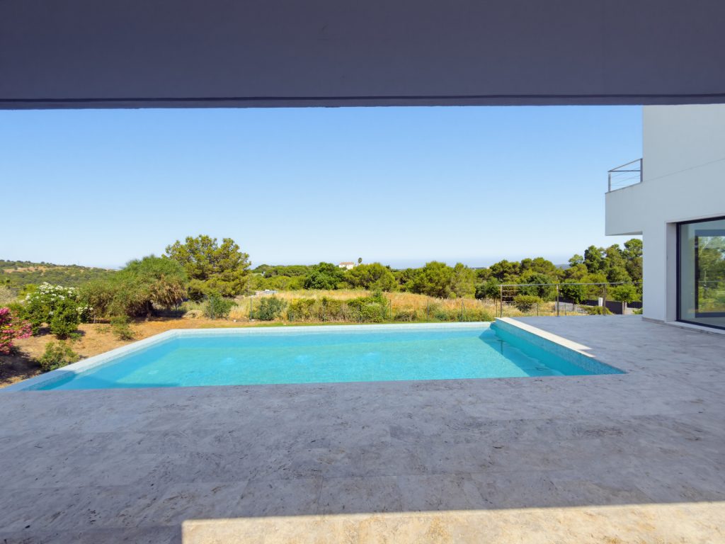 Private pool seen from the covered terrace — La Reserva Residence