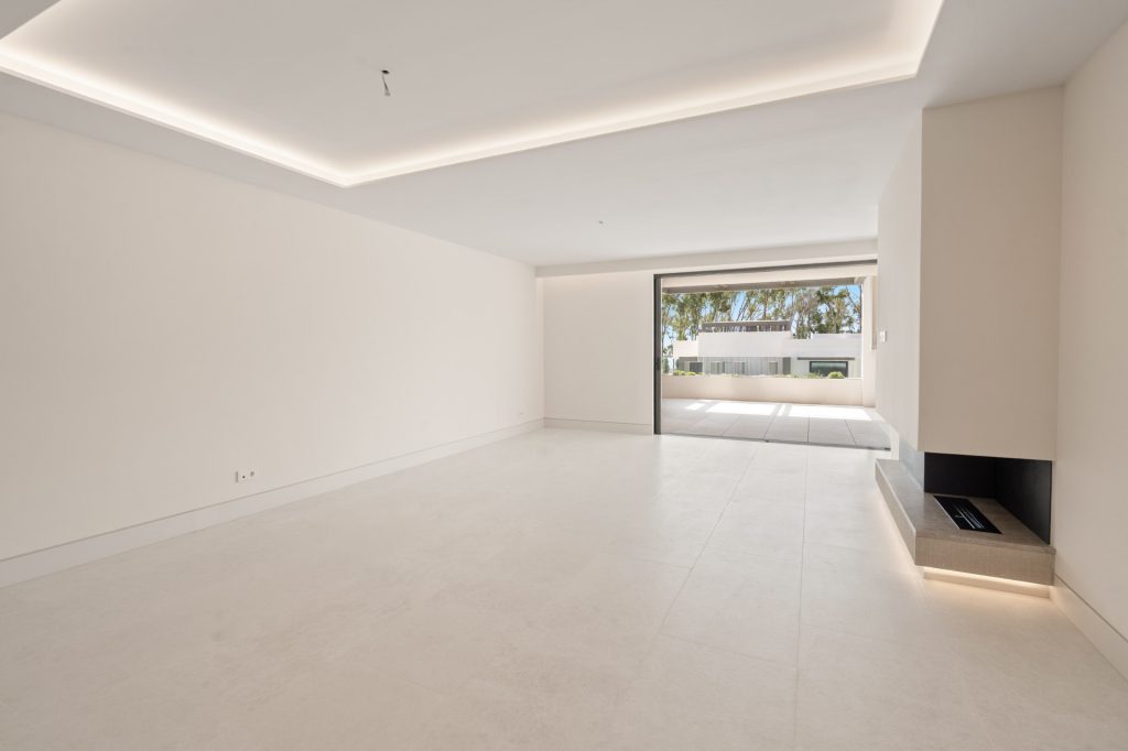 Bright open living area — UNO Marbella