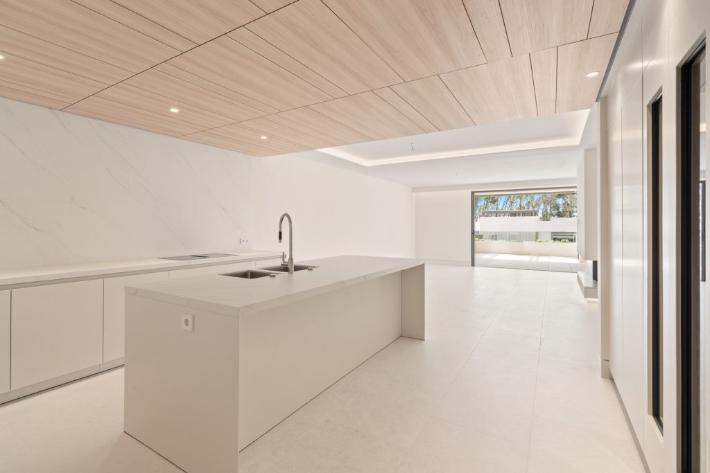 Contemporary kitchen — UNO Marbella