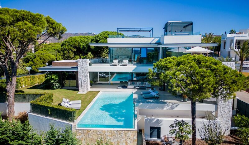 Villa and private garden pool — Villa View